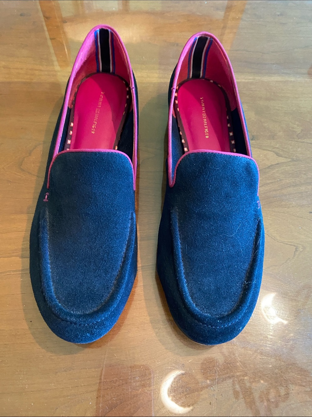 Tommy Hilfiger Women’s Navy Suede Loafers with Bright Pink Lining. 10